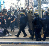 France suspends use of stun  grenades to police protests